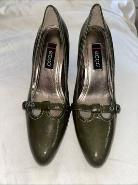 Ecco Olive Green Patent Leather Pointed-Toe Heels with Decorative Strap